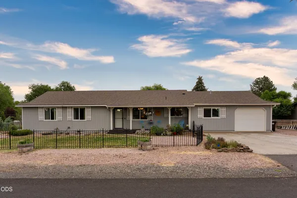 $565,000 | 2284 Northwest 13th Street, Redmond, OR 97756