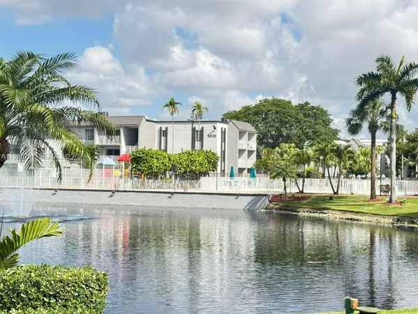 $2,050 | 5201 Geneva Court, Unit 113, Doral, FL 33166