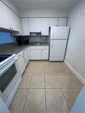 $2,050 | 5201 Geneva Court, Unit 113, Doral, FL 33166