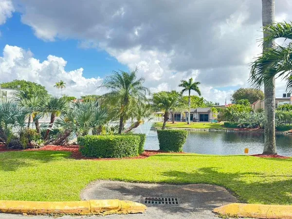 $2,050 | 5201 Geneva Court, Unit 113, Doral, FL 33166