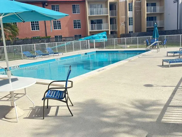 $2,050 | 5201 Geneva Court, Unit 113, Doral, FL 33166