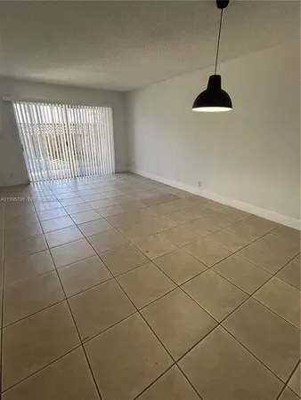 $2,050 | 5201 Geneva Court, Unit 113, Doral, FL 33166