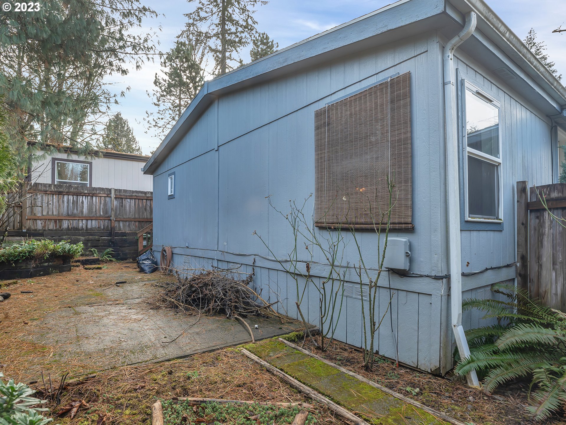 38486 Strawbridge Parkway Sandy, OR 97055 - Photo 5 of 19 a backyard of a house