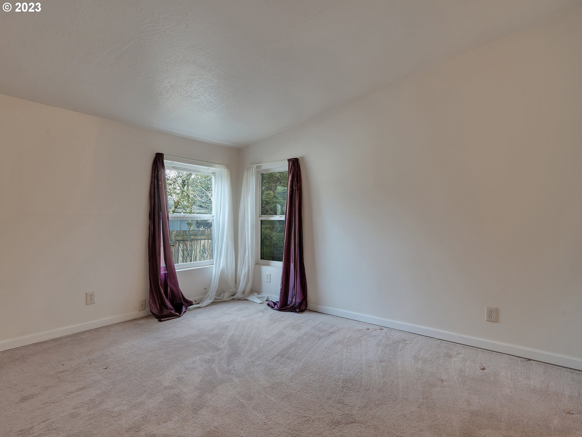 38486 Strawbridge Parkway Sandy, OR 97055 - Photo 8 of 19 an empty room with floor to ceiling window