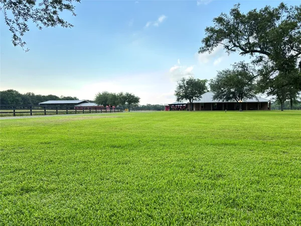 $1,200,000 | 40062 Highway 105, Batson, TX 77519