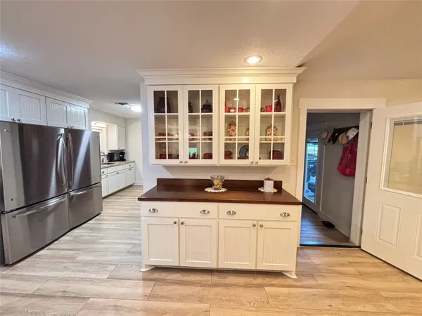 $1,200,000 | 40062 Highway 105, Batson, TX 77519