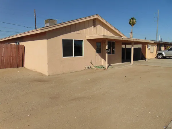 $1,250 | 2070 East La Mesa Street, Yuma, AZ 85365