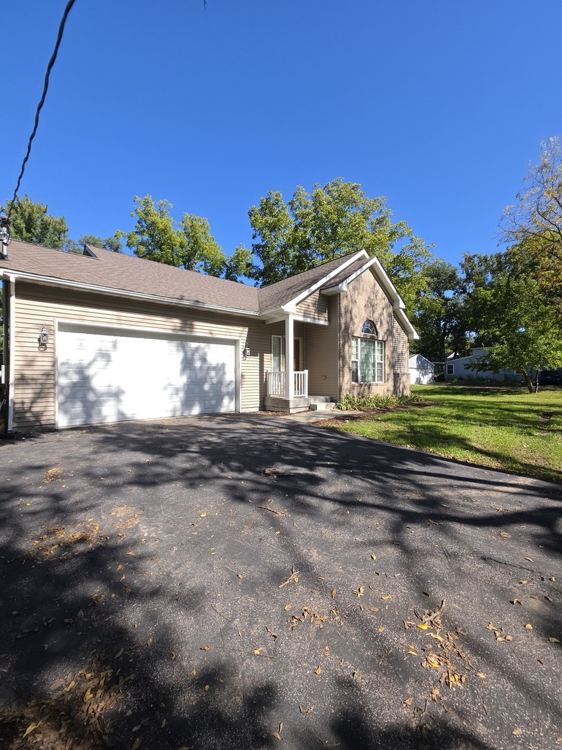 7108 West Hillside Road Crystal Lake, IL 60012 - Photo 3 of 29 Gallery Image 3