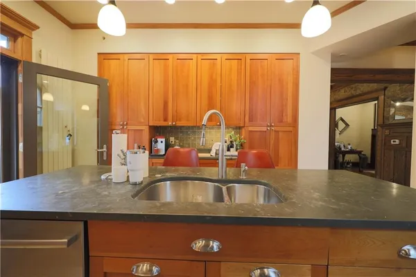 $4,800 | 1548 Shady Avenue, Pittsburgh, PA 15217