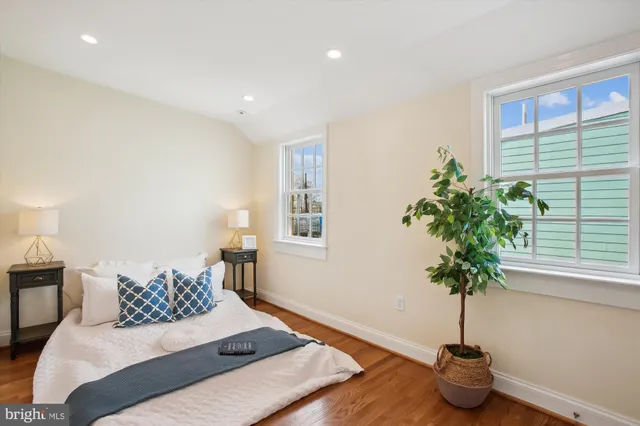 $839,000 | 903 11th Street Southeast, Washington, DC 20003