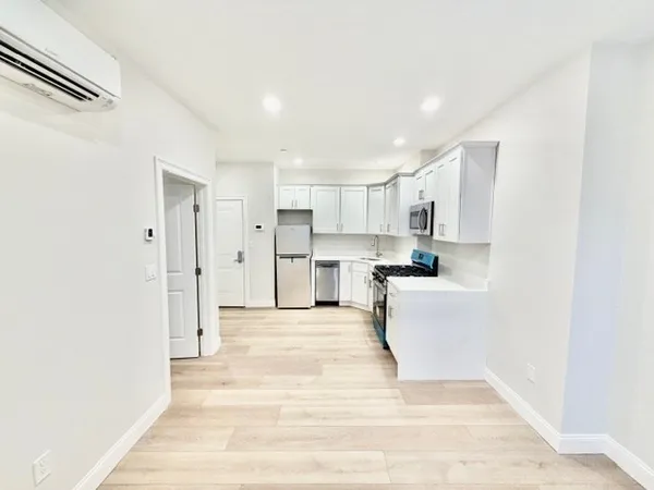 $2,200 | 220 Winthrop Street, Unit 301, Winthrop, MA 02152