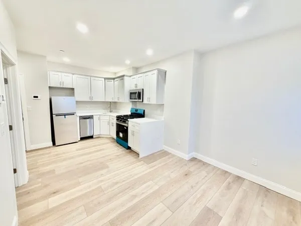 $2,200 | 220 Winthrop Street, Unit 301, Winthrop, MA 02152