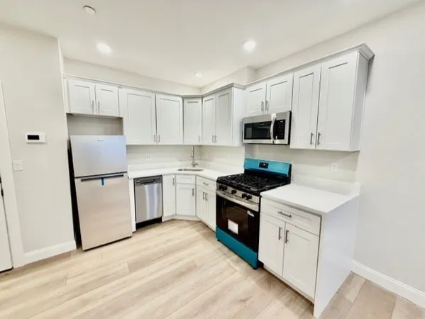 $2,200 | 220 Winthrop Street, Unit 301, Winthrop, MA 02152