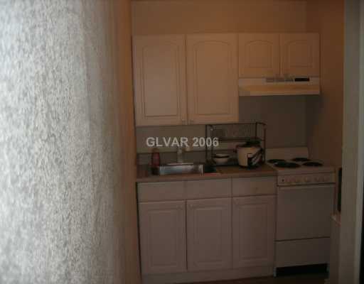 4600 Paradise Road, Unit 139 Las Vegas, NV 89169 - Photo 5 of 6 Kitchen.