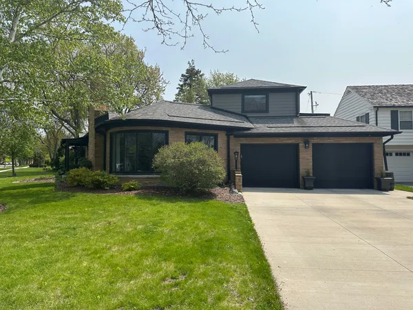 $6,500 | 4515 North Lake Drive, Whitefish Bay, WI 53211