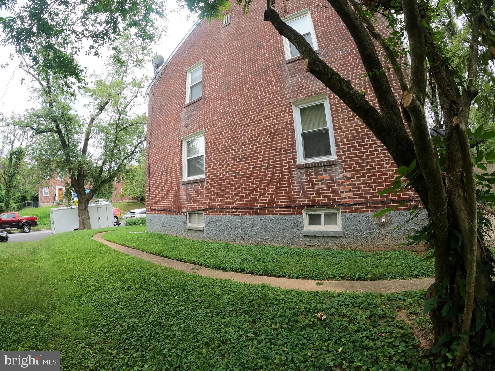 430 South Wickham Road Baltimore, MD 21229 - Photo 2 of 15