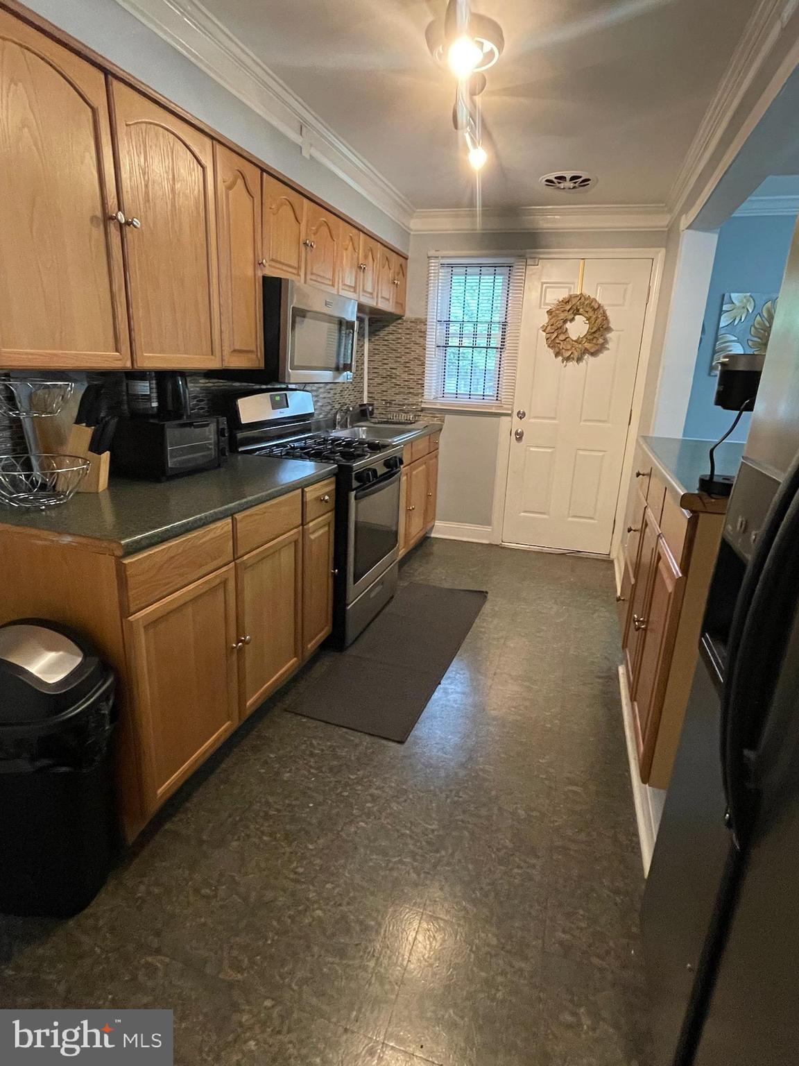 430 South Wickham Road Baltimore, MD 21229 - Photo 7 of 15