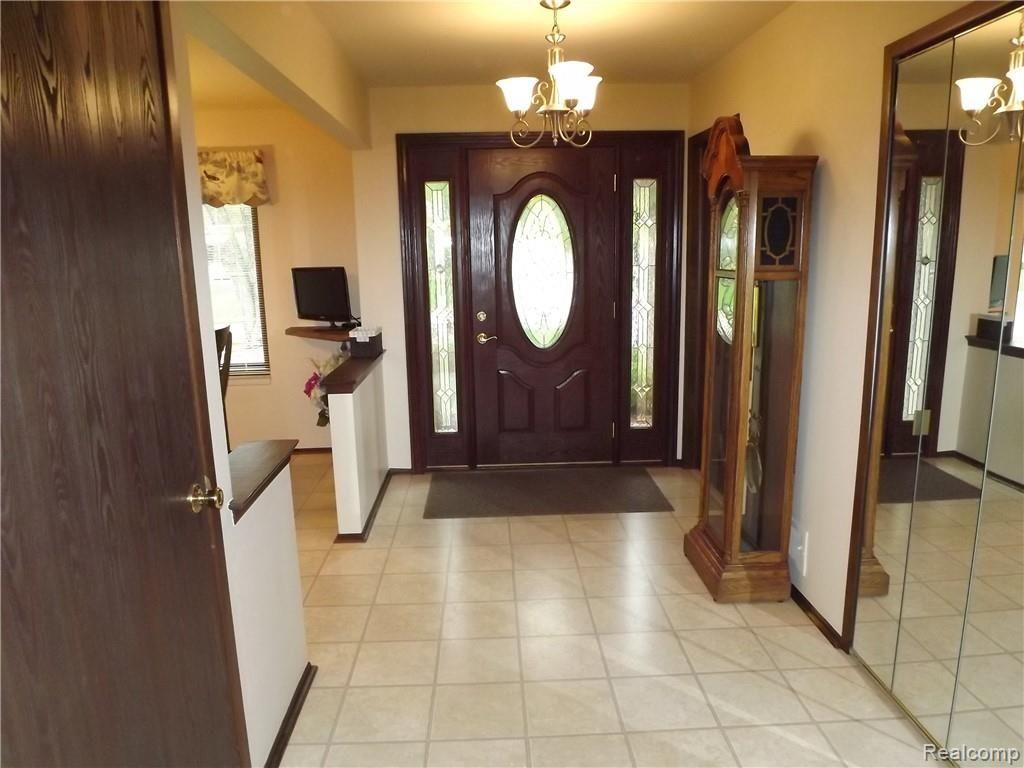2191 Warrington Road Rochester Hills, MI 48307 - Photo 3 of 17