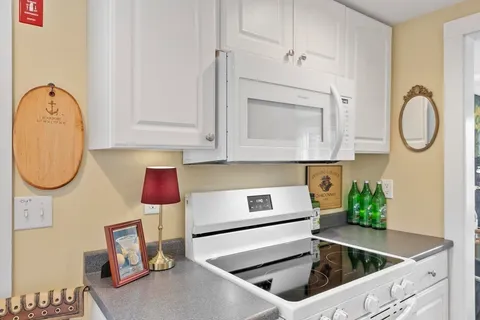 $2,300 | 34 High Street, Unit C, Rockport, MA 01966