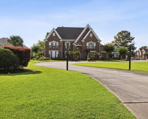 a view of an house with swimming pool and yard