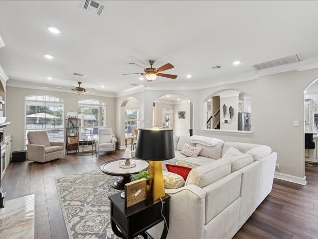 2700 Spurlock Road Nederland, TX 77627 - Photo 17 of 44 a living room with furniture and a large window