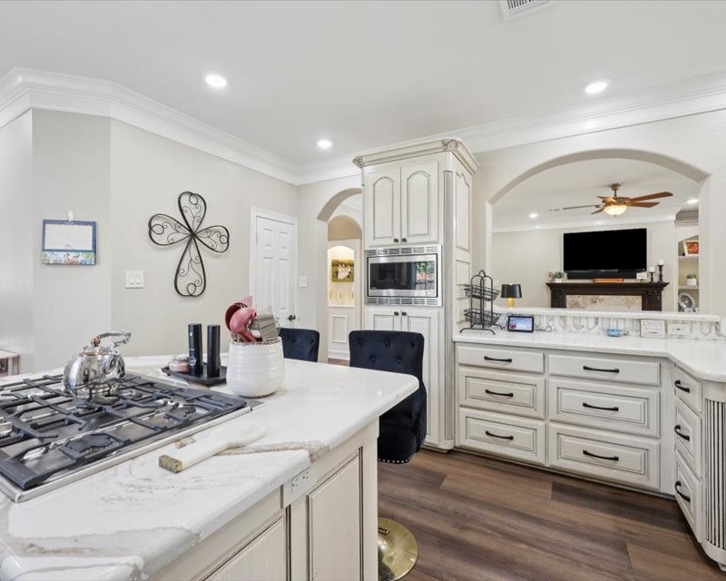 2700 Spurlock Road Nederland, TX 77627 - Photo 30 of 44 a kitchen with a stove and a sink