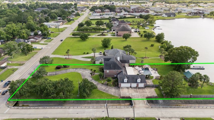 2700 Spurlock Road Nederland, TX 77627 - Photo 44 of 44 an aerial view of tennis court