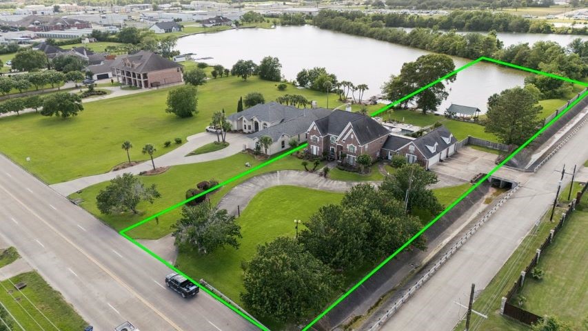 2700 Spurlock Road Nederland, TX 77627 - Photo 5 of 44 an aerial view of ocean