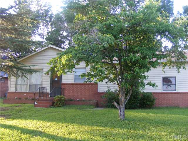 1121 Kitt Place Raleigh, NC 27610 - Photo 1 of 6 Exterior Front