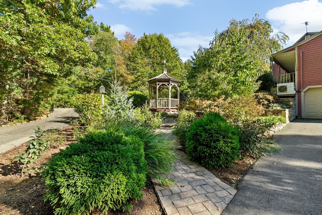 150 Ryder Road Rochester, MA 02770 - Photo 34 of 42 a view of a garden with plants
