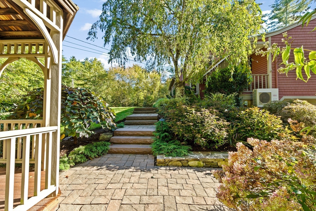 150 Ryder Road Rochester, MA 02770 - Photo 39 of 42 a view of a pathway with a yard