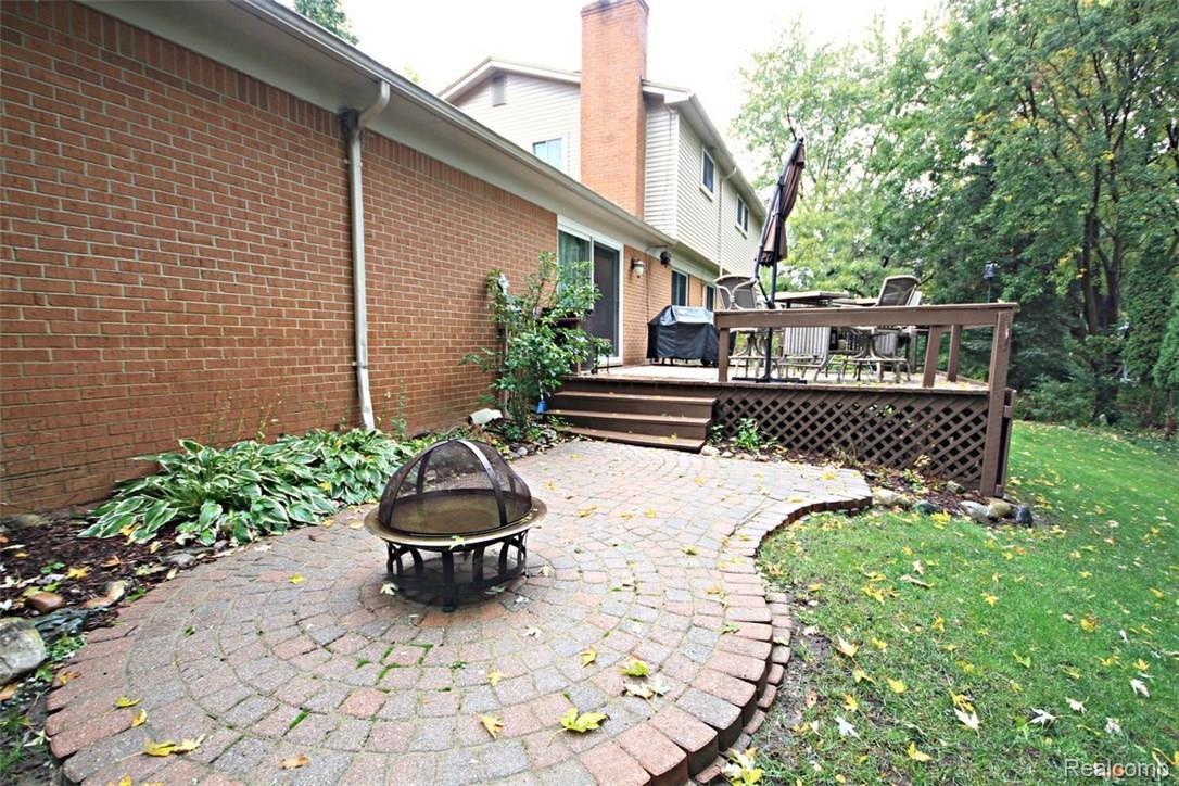 896 Hemlock Court Rochester, MI 48307 - Photo 27 of 36 060.JPG