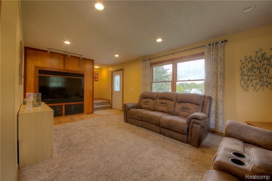 1715 Layton Road Fowlerville, MI 48836 - Photo 10 of 26 930A5030_1_2.jpg
