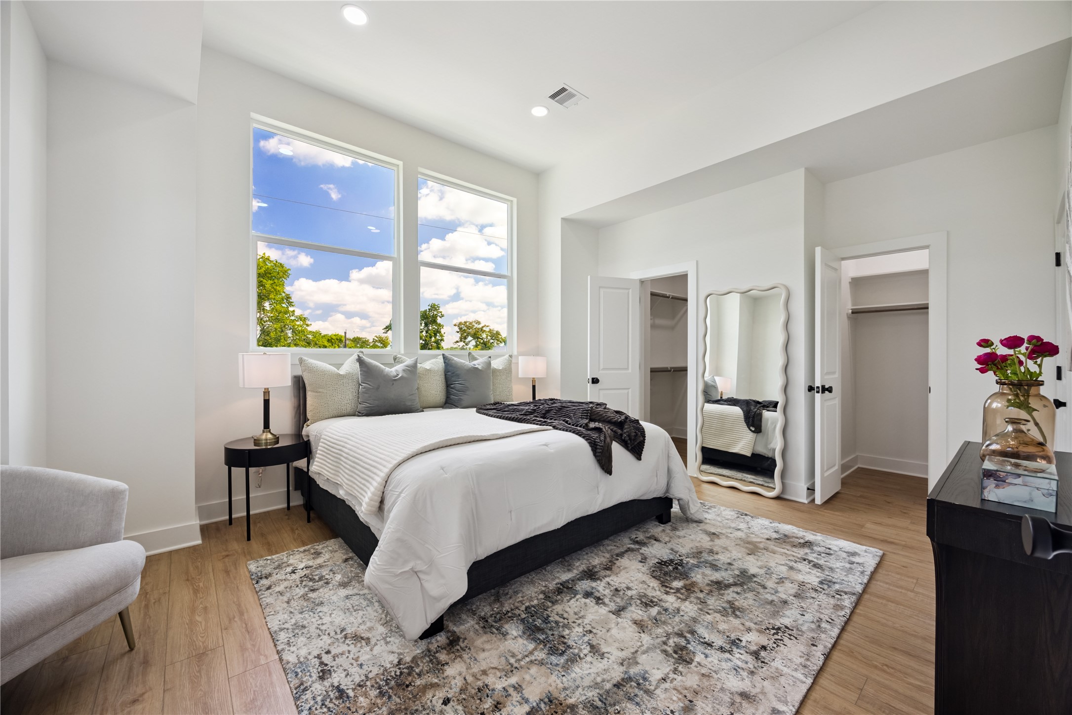 835 Rachel Street, Unit E Houston, TX 77091 - Photo 12 of 22 Primary Bedroom