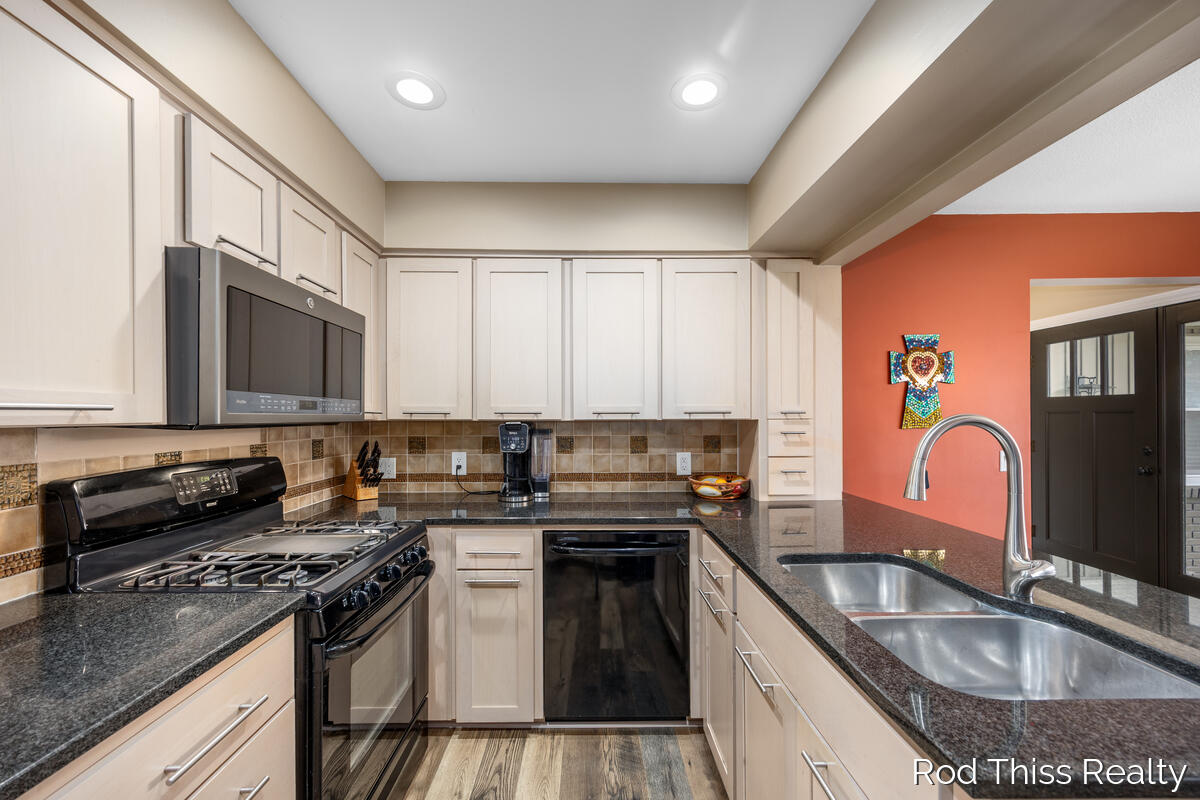 7918 22nd Avenue Jenison, MI 49428 - Photo 11 of 41 7918-22nd_012