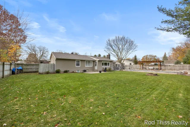 $390,000 | 7918 22nd Avenue, Jenison, MI 49428