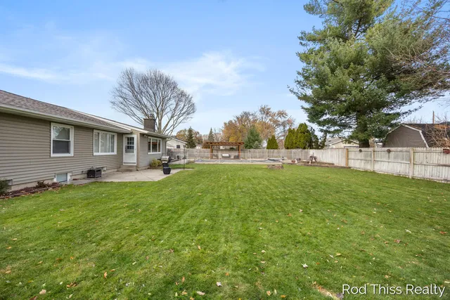$390,000 | 7918 22nd Avenue, Jenison, MI 49428