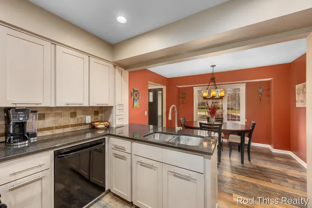 $390,000 | 7918 22nd Avenue, Jenison, MI 49428