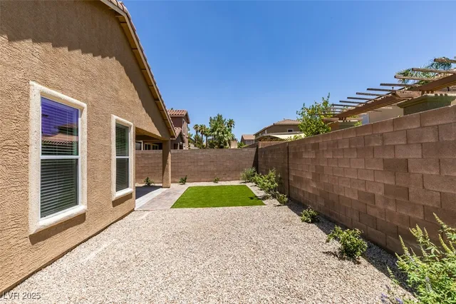 $2,600 | 823 Wintersweet Road, Henderson, NV 89015