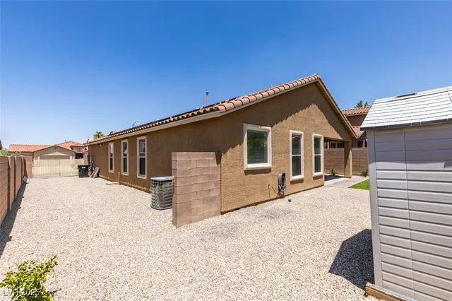 $2,600 | 823 Wintersweet Road, Henderson, NV 89015