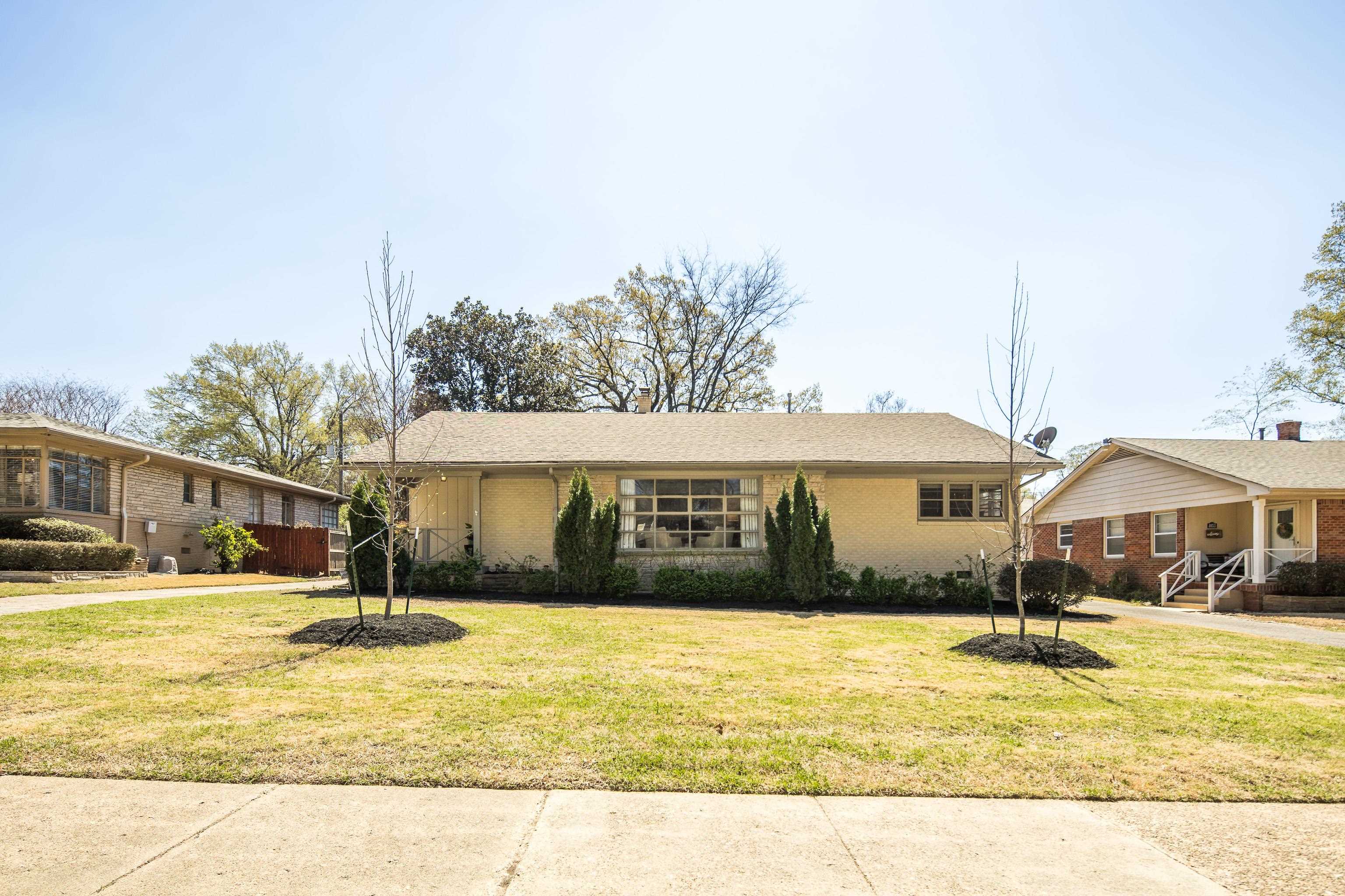 a front view of house with yard
