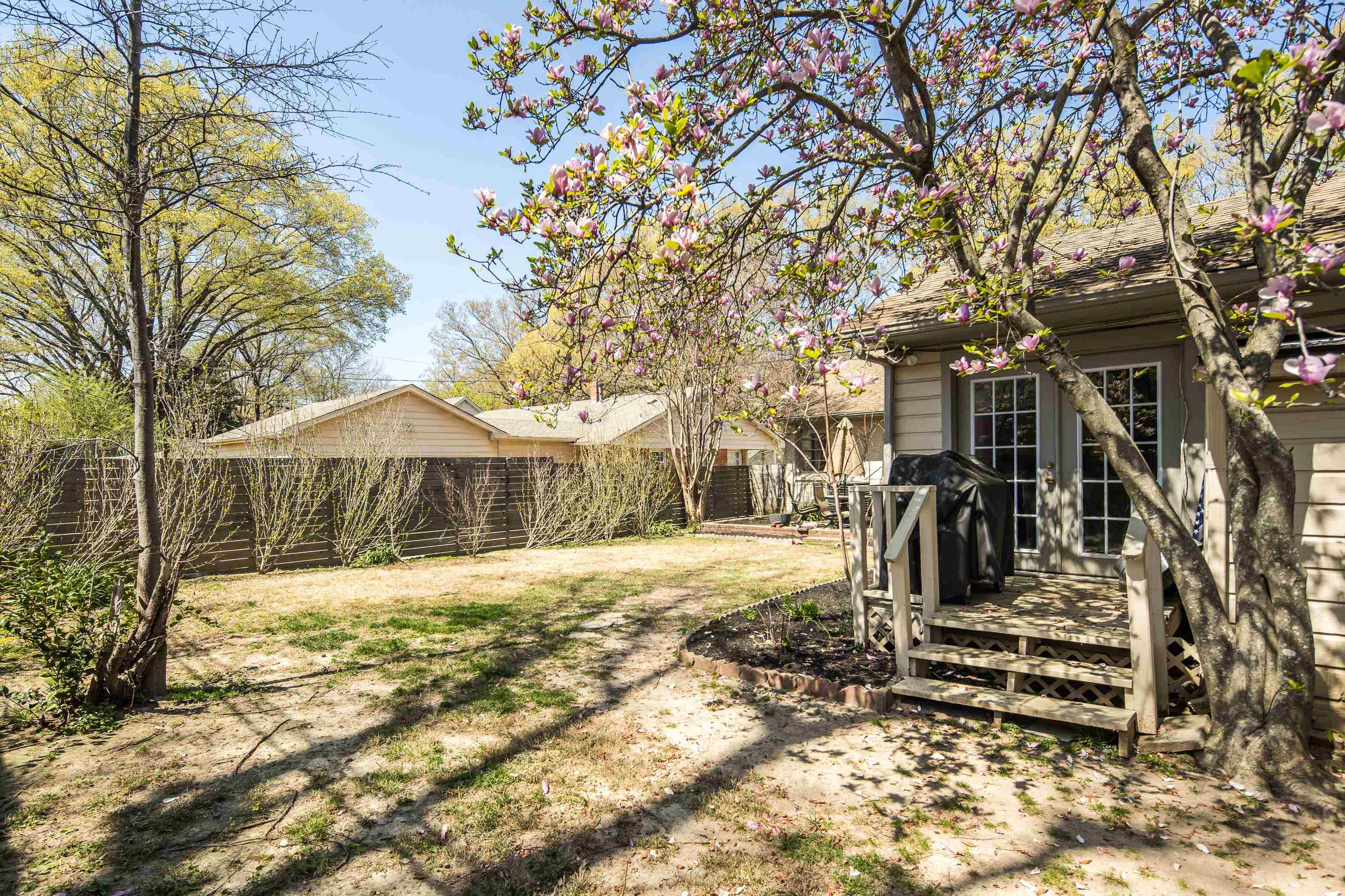 4063 Minden Road Memphis, TN 38117 - Photo 31 of 35 a view of a yard with wooden fence
