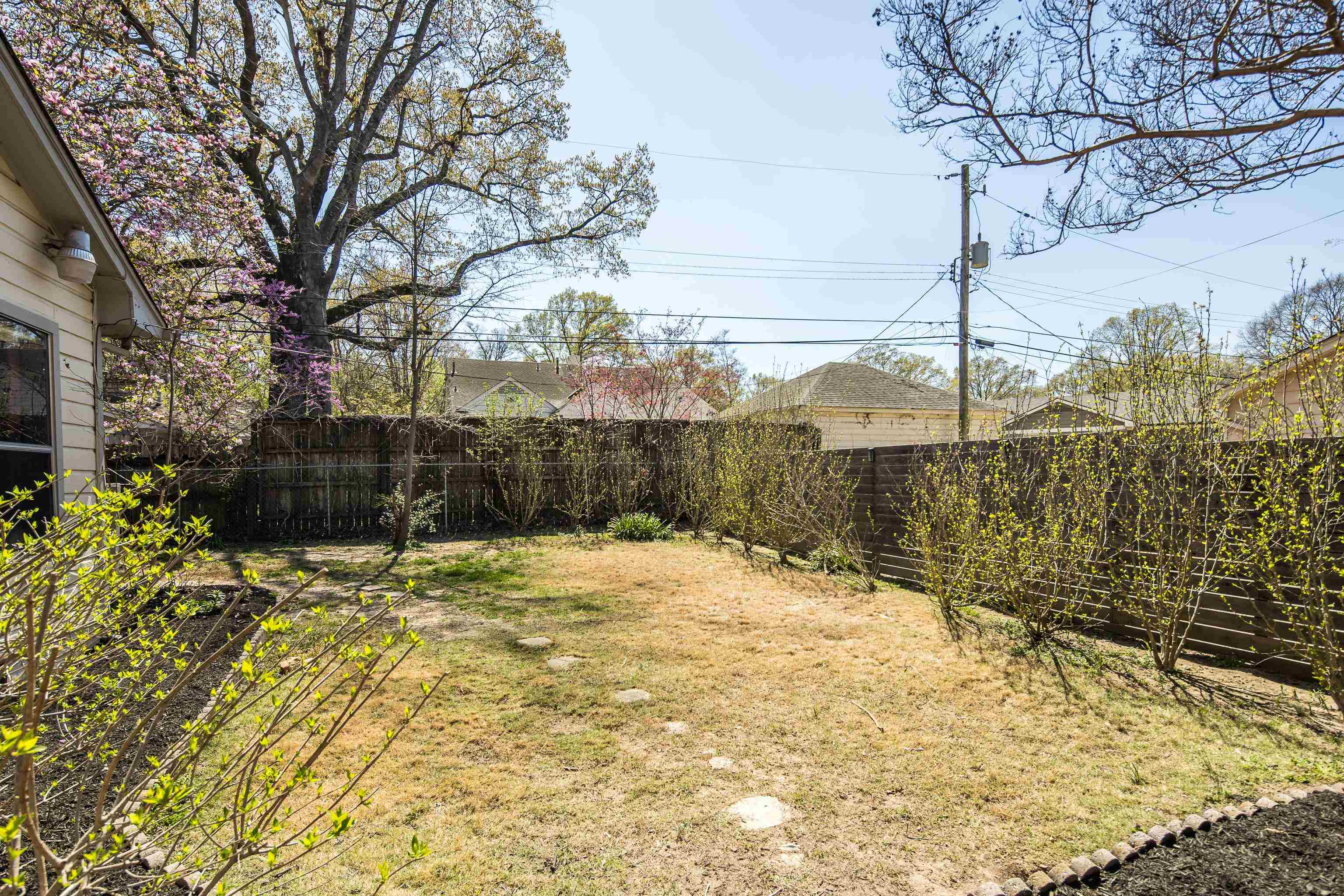 4063 Minden Road Memphis, TN 38117 - Photo 34 of 35 a backyard of a house