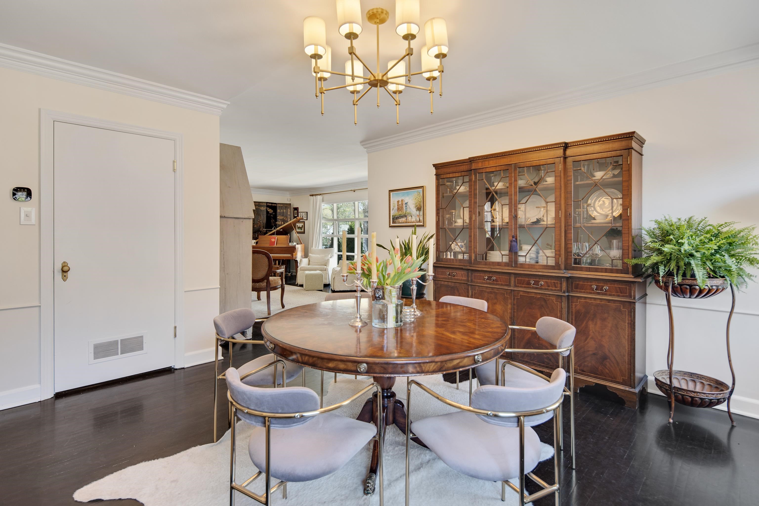 4063 Minden Road Memphis, TN 38117 - Photo 9 of 35 a dining room with furniture and window