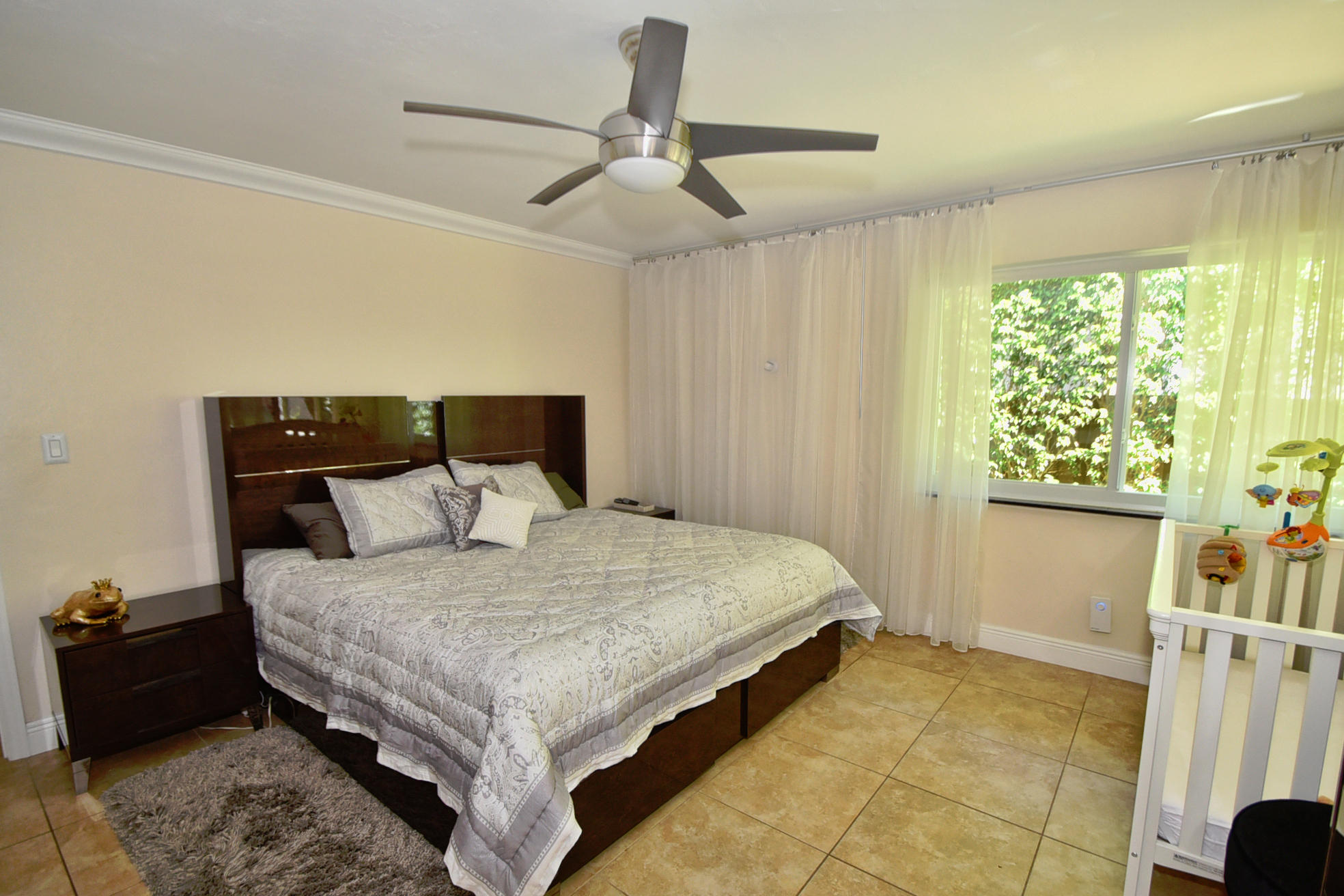400 Northeast 2nd Street Boca Raton, FL 33432 - Photo 18 of 40 a bed sitting in a bedroom next to a window