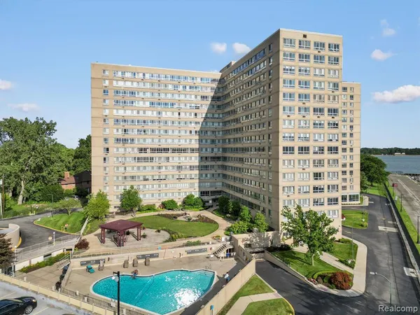 $1,050 | 8900 East Jefferson Avenue, Unit 1110, Detroit, MI 48214