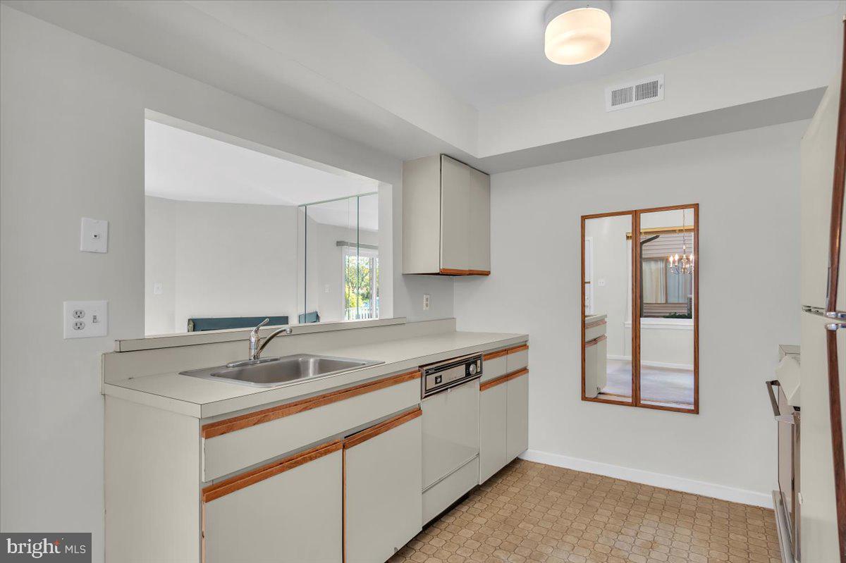 2113 Sandra Road Voorhees, NJ 08043 - Photo 13 of 23