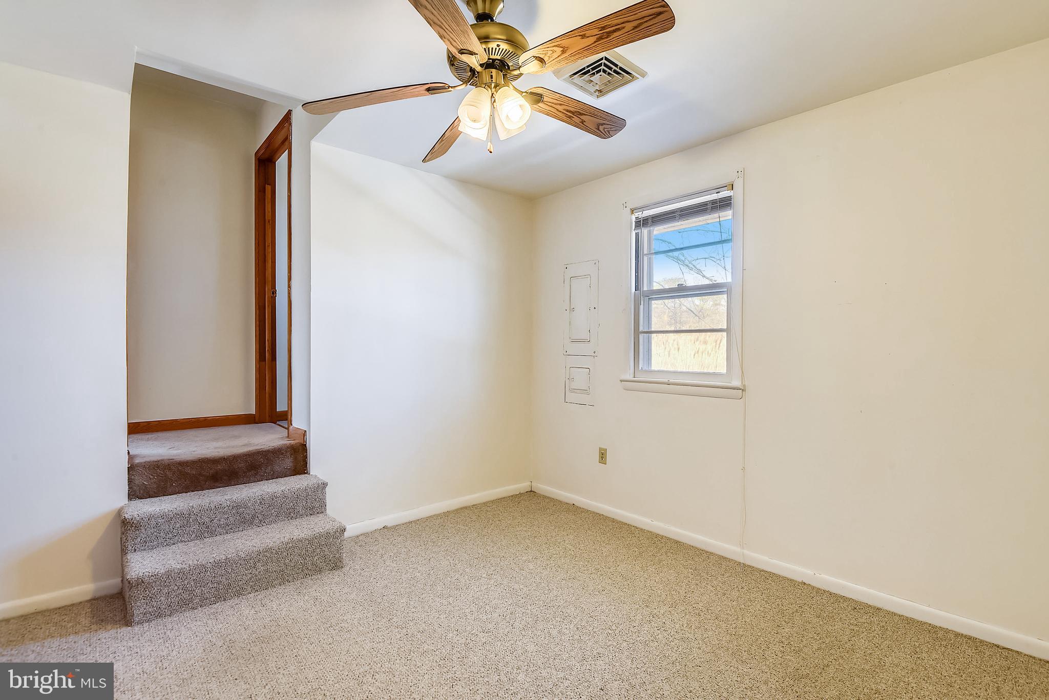 1314 Tar Cove Road Pasadena, MD 21122 - Photo 35 of 43 Den in the guest house