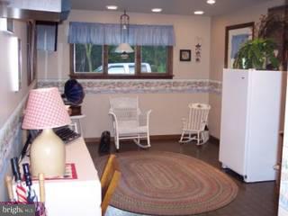 310 Hampshire Road Reading, PA 19608 - Photo 4 of 6