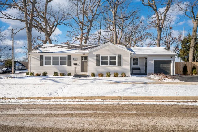 $3,000 | 1700 North Linden Avenue, Waukegan, IL 60085